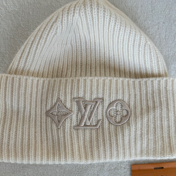 BRAND NEW  Louis Vuitton Headline Beanie; White Bronze Monogram Engraving M77873 - Picture 1 of 11